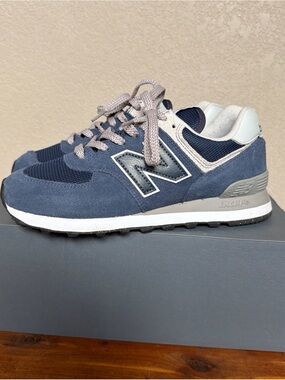 New Balance 574 Ladies Size 8 Blue/ White Atheletic Shoes
